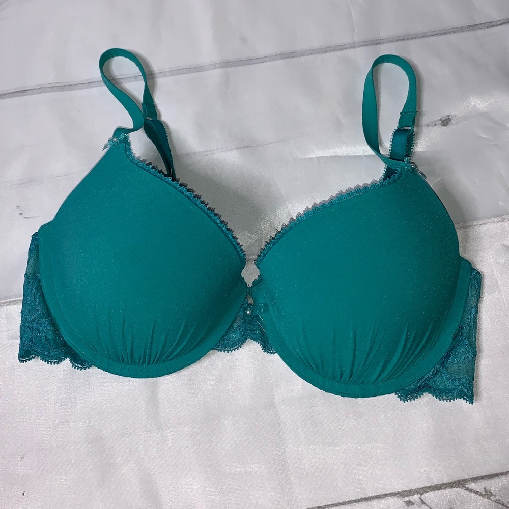 Victoria’s Secret • push up Demi bra 34D